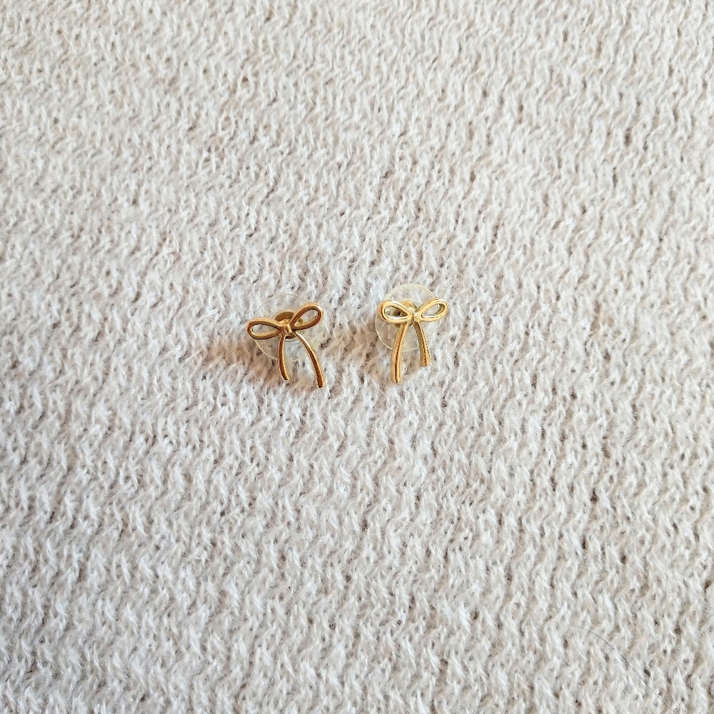 Cute bow earrings